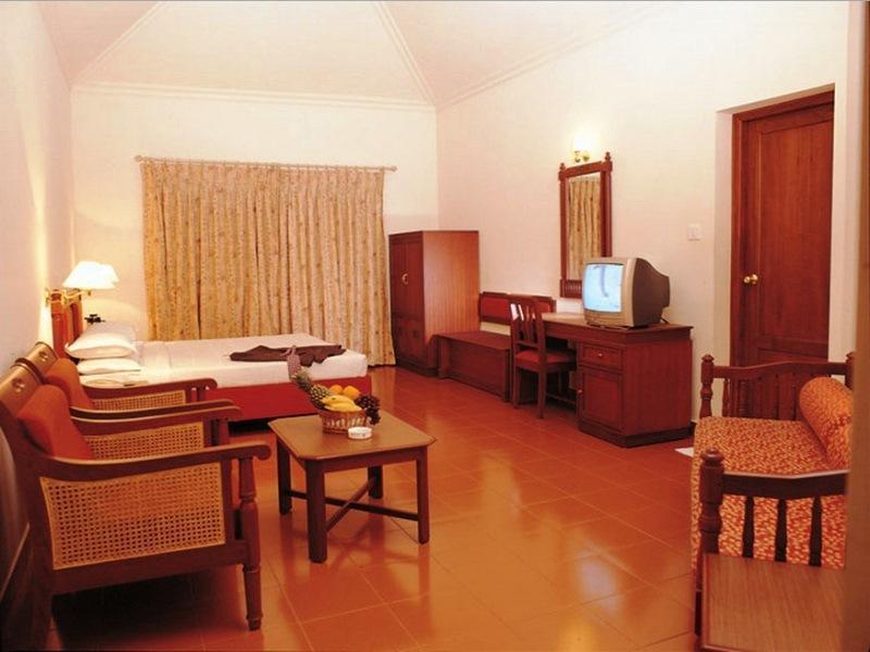 Hotel Silver Crest Текади Екстериор снимка